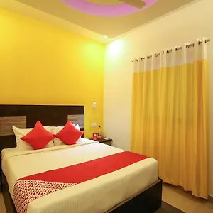 Oyo 10152 Rail View Residency 3*, Alappuzha India